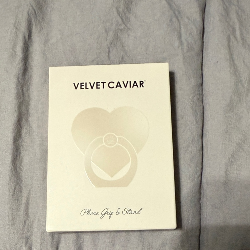 Velvet Caviar Cream Heart Phone Grip